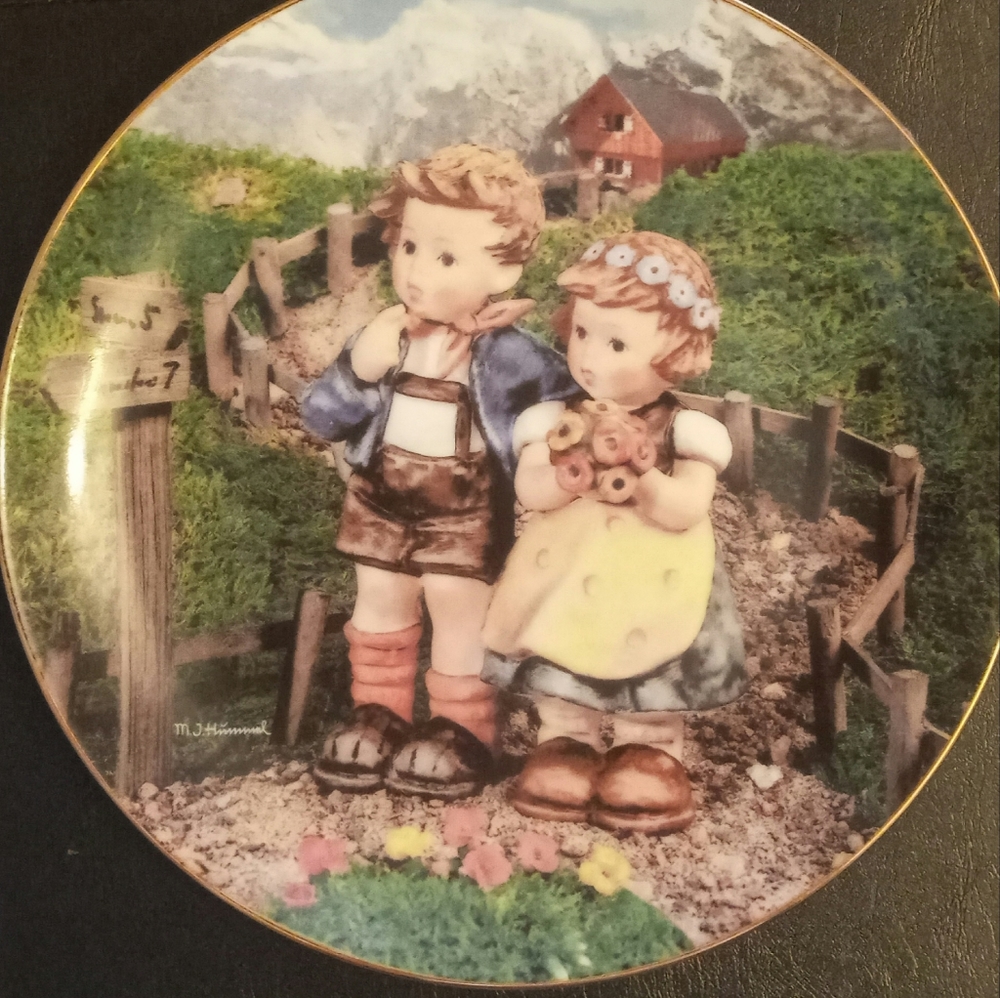 Hummel 1990                                   "Country Crossroads" Plate